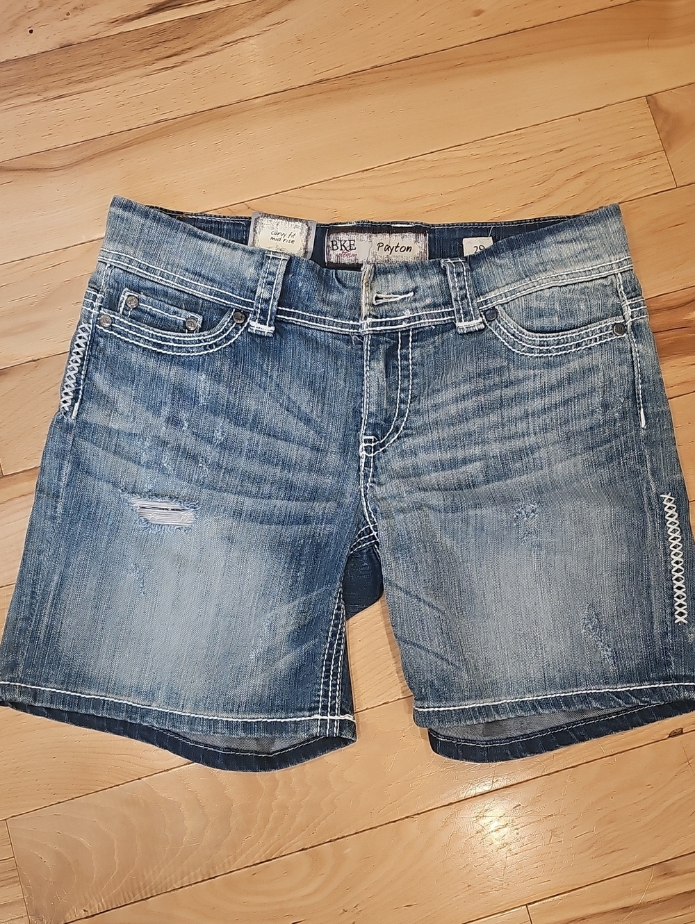 BKE Payton Women's Denim Shorts in Light Blue